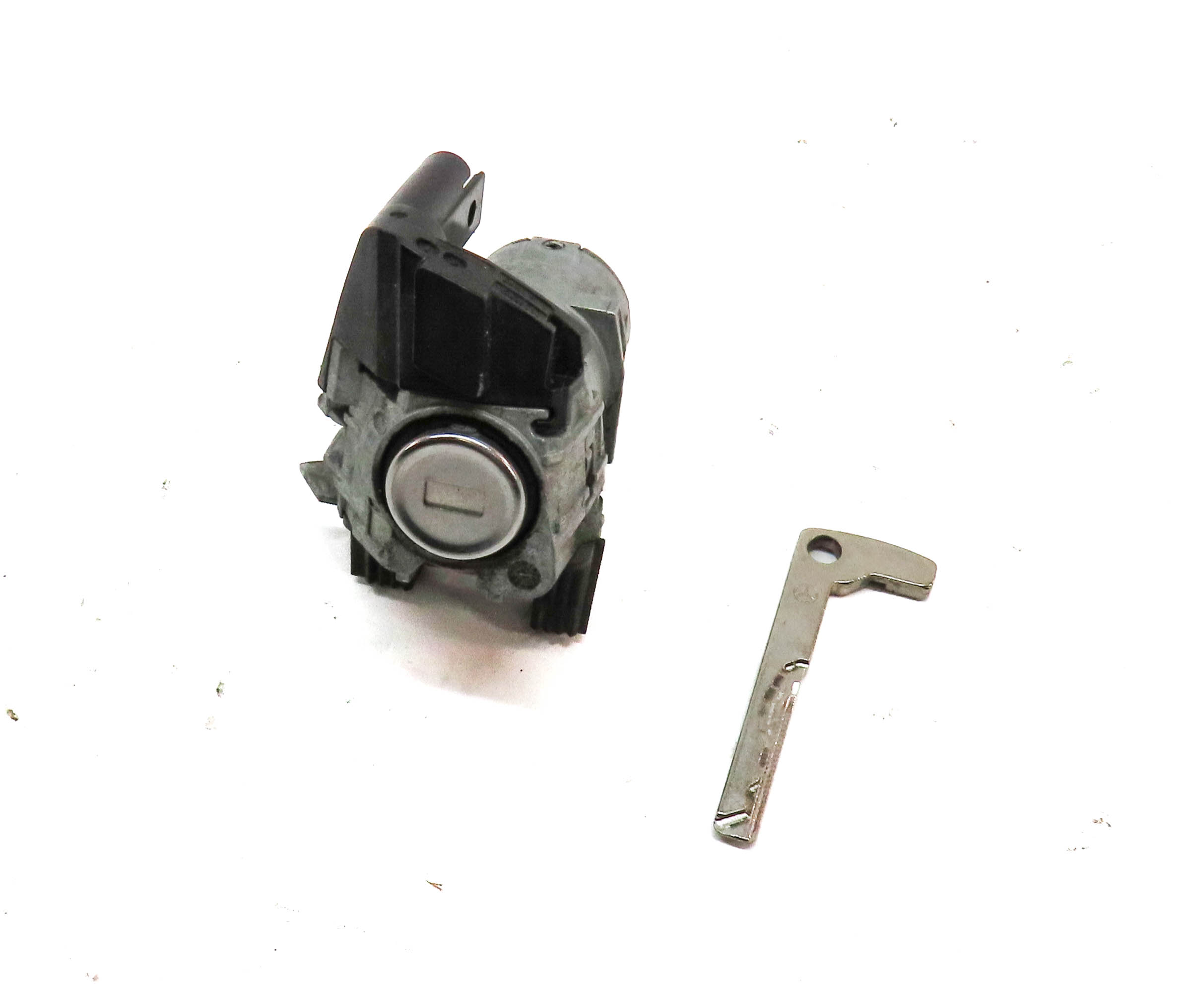 2013 MERCEDES GL350 (X166) FRONT LEFT DRIVER DOOR LOCK CYLINDER w/ SKELETON KEY — exact item pictured